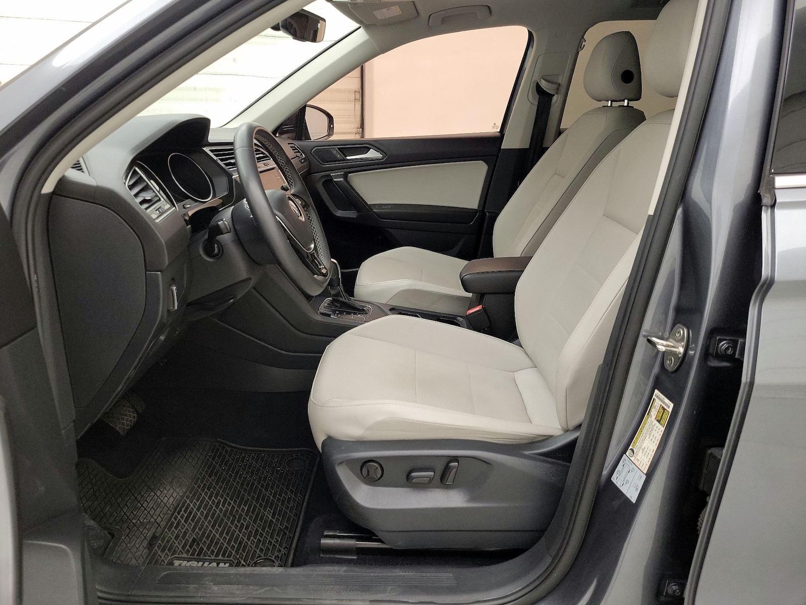 2021 Volkswagen Tiguan SE - Photo 12