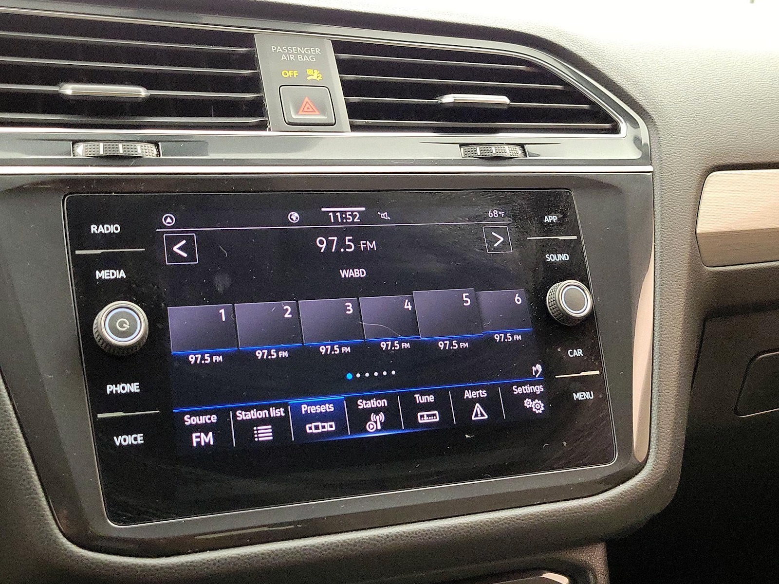 2021 Volkswagen Tiguan SE - Photo 16