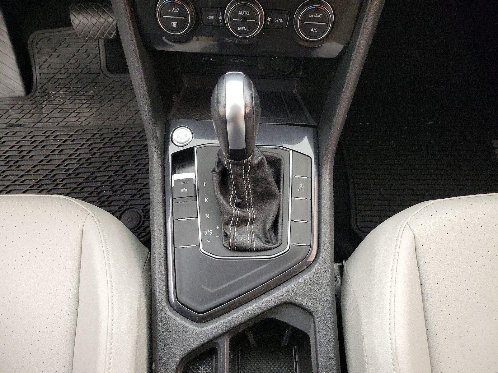 2021 Volkswagen Tiguan SE - Photo 18