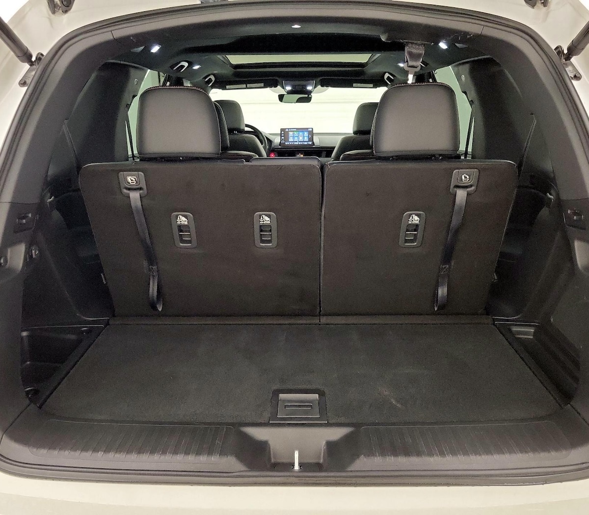 Trunk/Cargo (Seats Up)