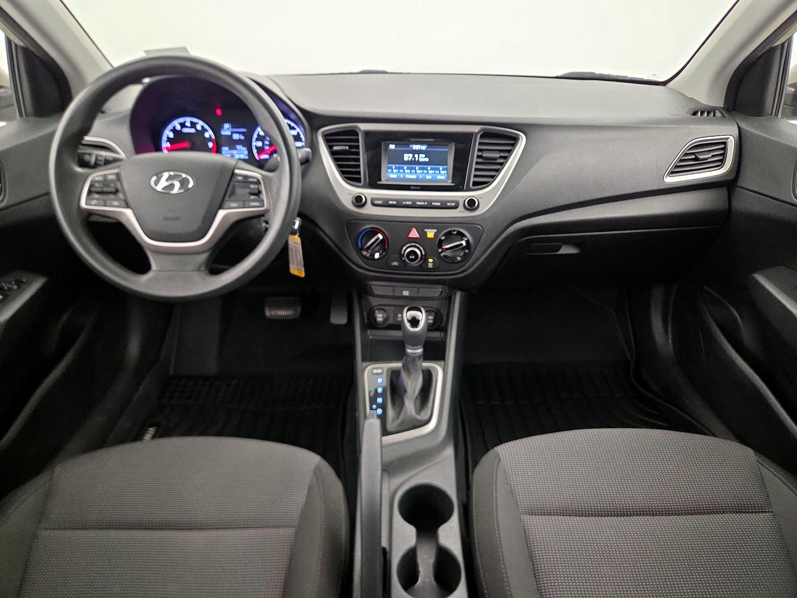 2019 Hyundai Accent SE - Photo 10