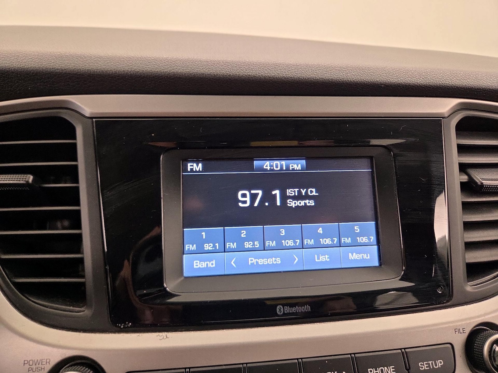 2019 Hyundai Accent SE - Photo 16