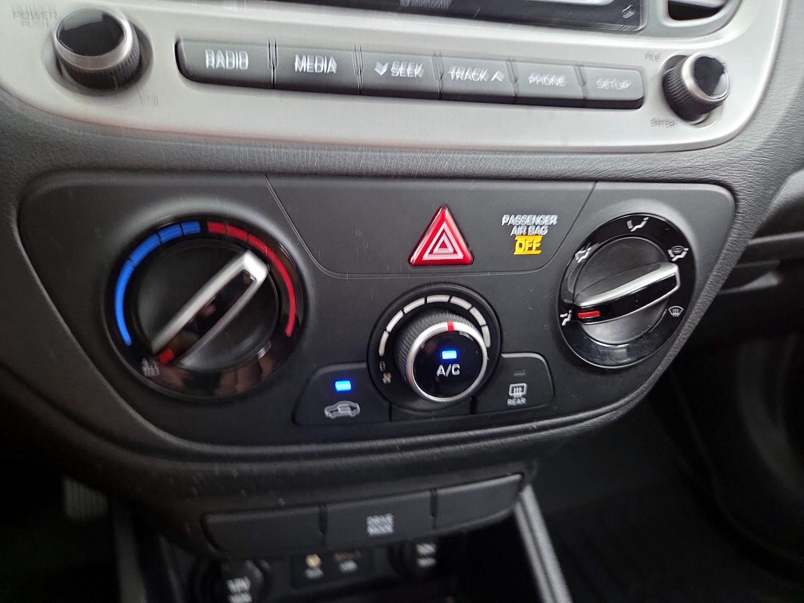 2019 Hyundai Accent SE - Photo 17