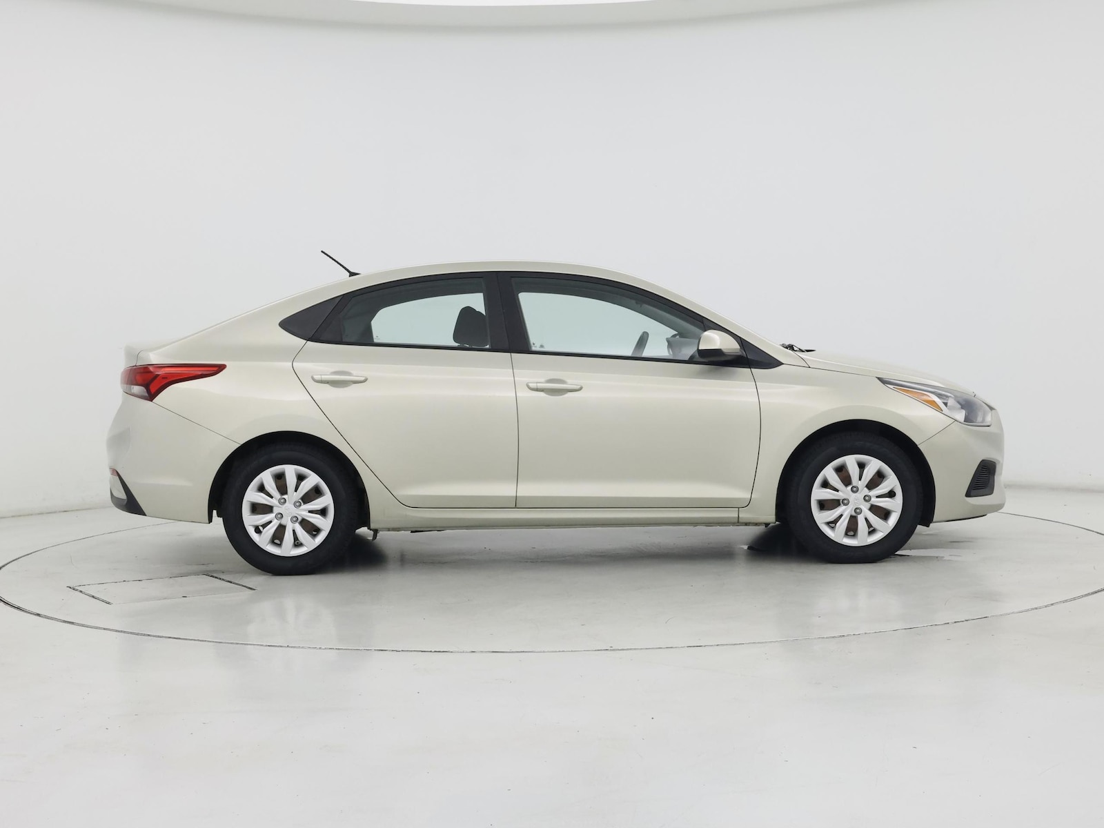 2019 Hyundai Accent SE - Photo 8