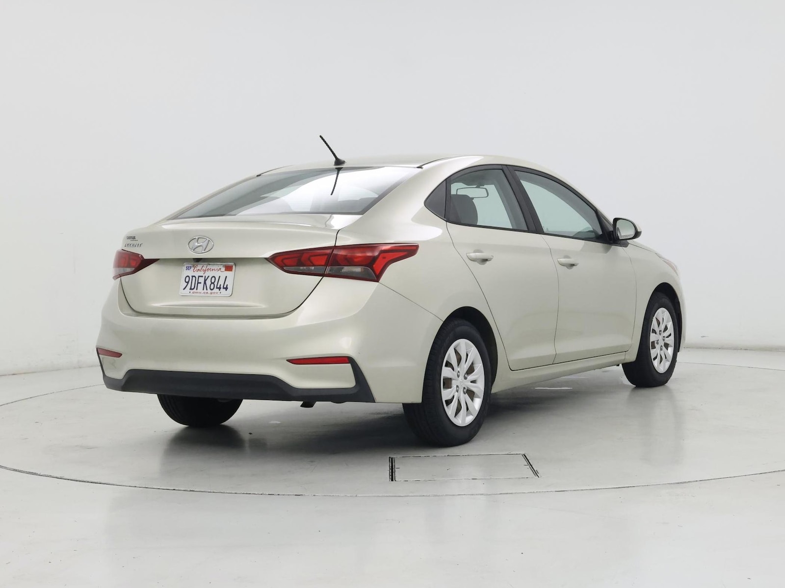 2019 Hyundai Accent SE - Photo 9