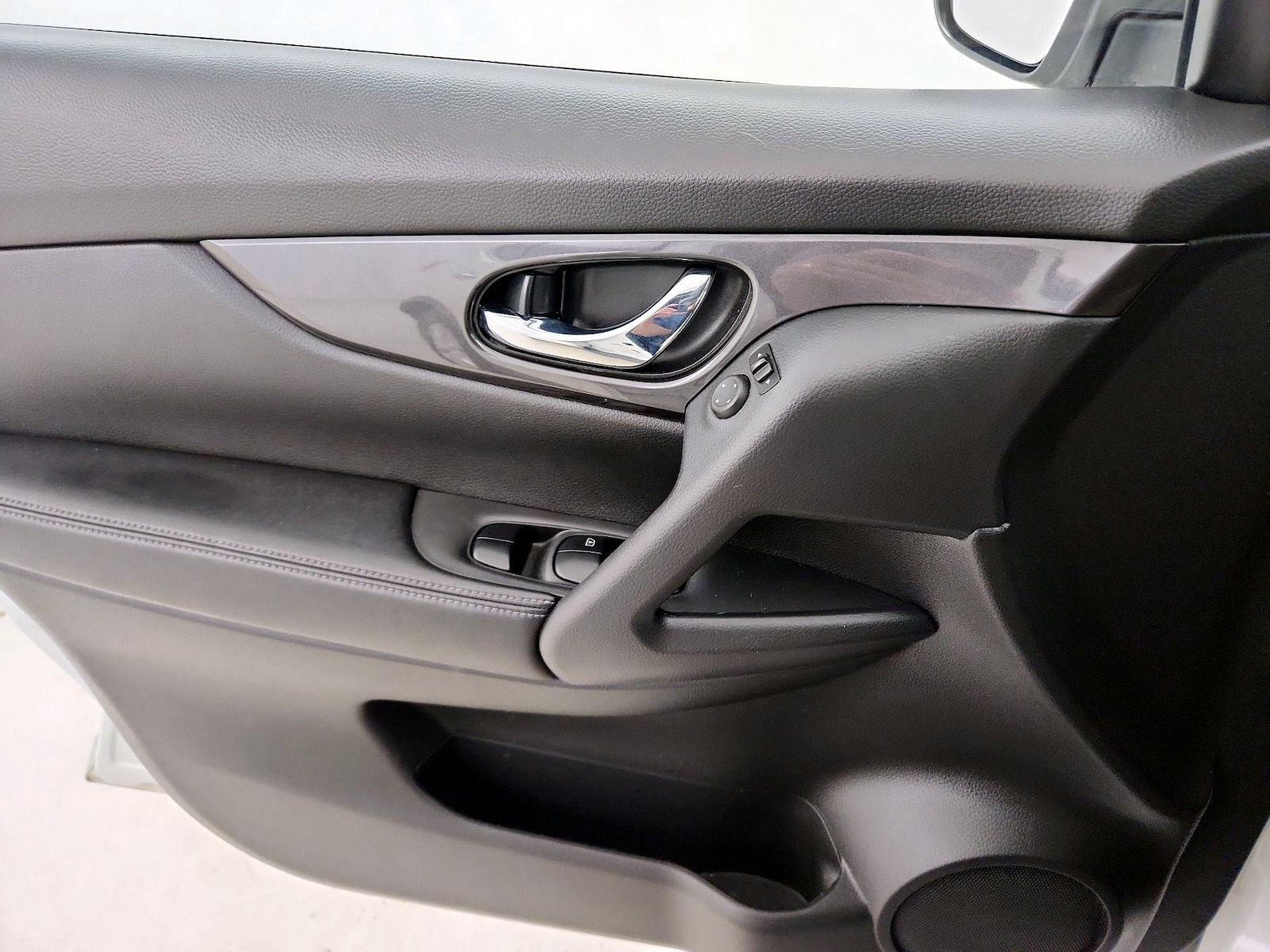 2020 Nissan Rogue SV - Photo 13