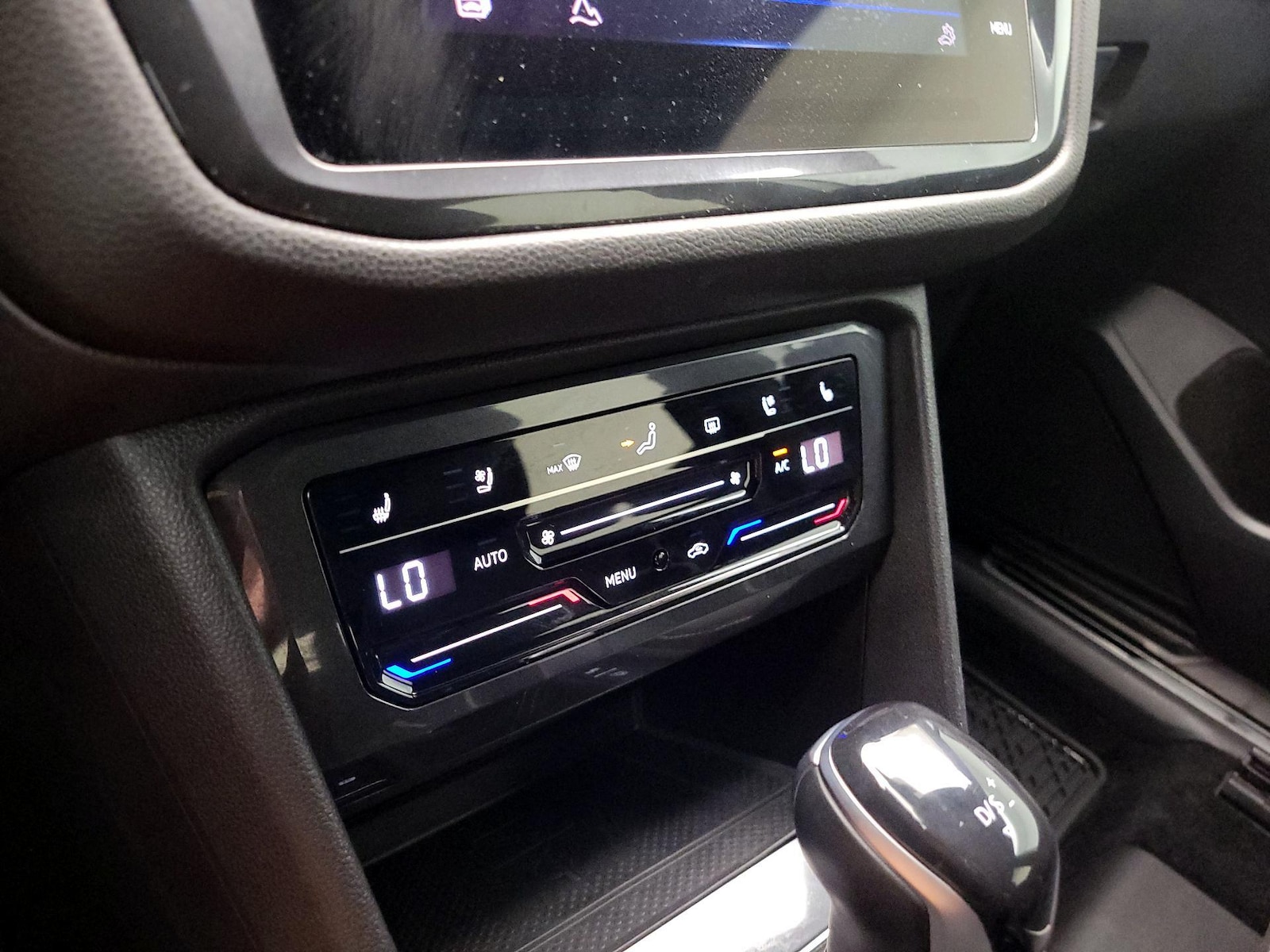 2023 Volkswagen Tiguan SEL R-LINE - Photo 18