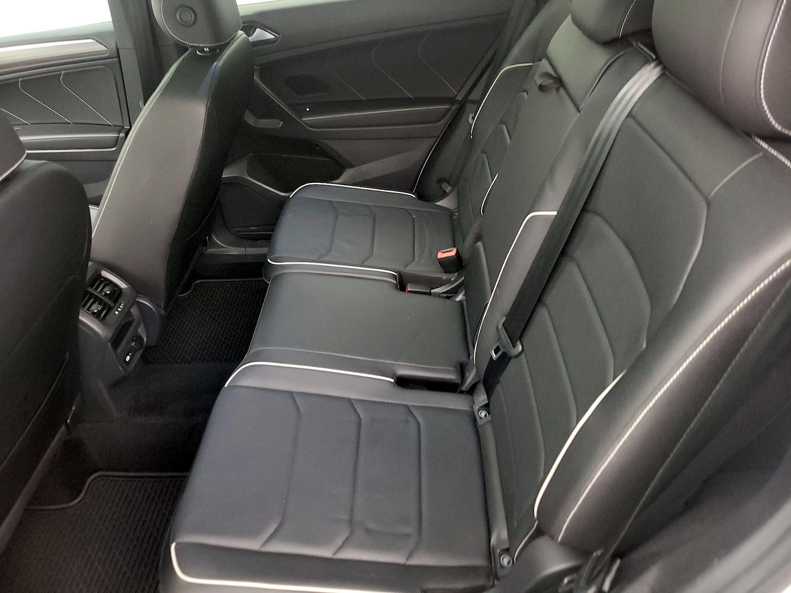 2023 Volkswagen Tiguan SEL R-LINE - Photo 22