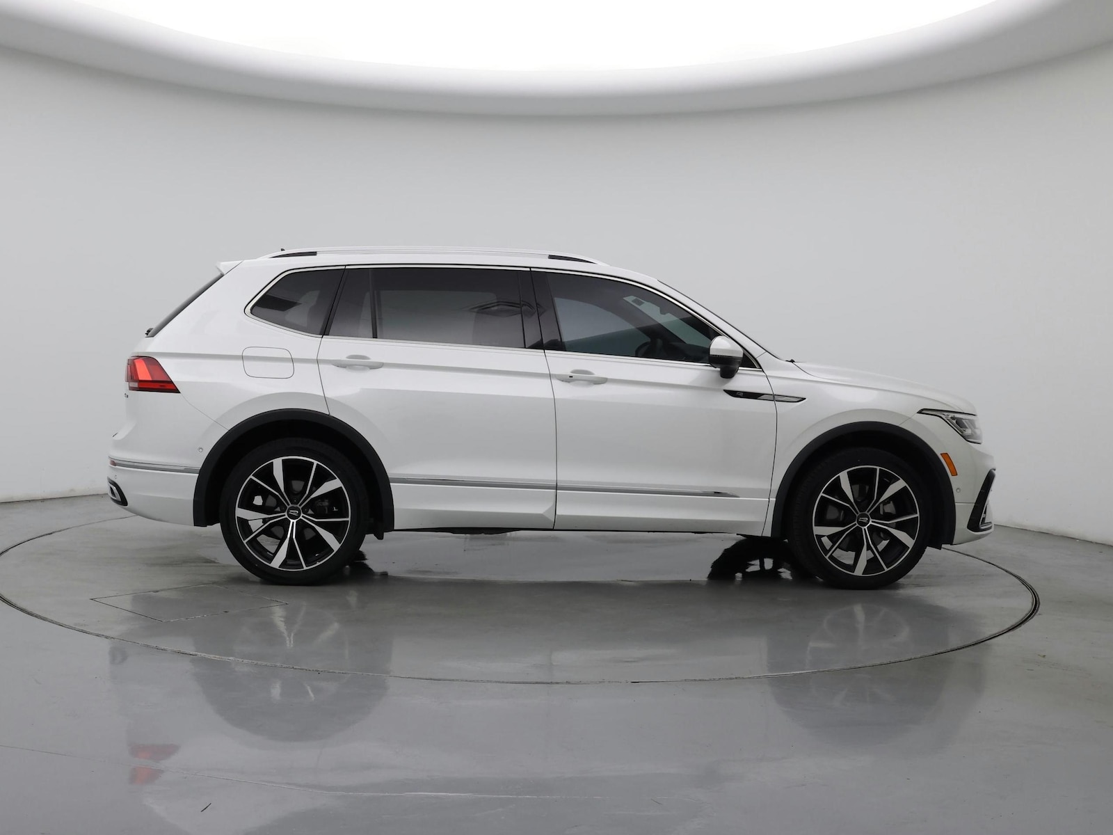 2023 Volkswagen Tiguan SEL R-LINE - Photo 8