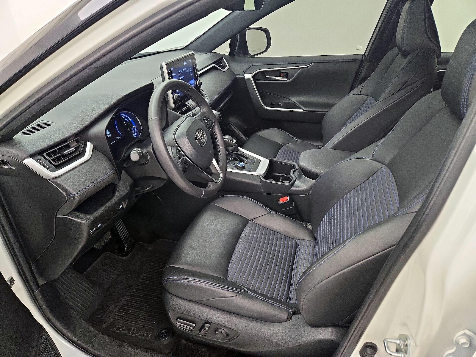 2022 Toyota RAV4 XSE - Photo 12