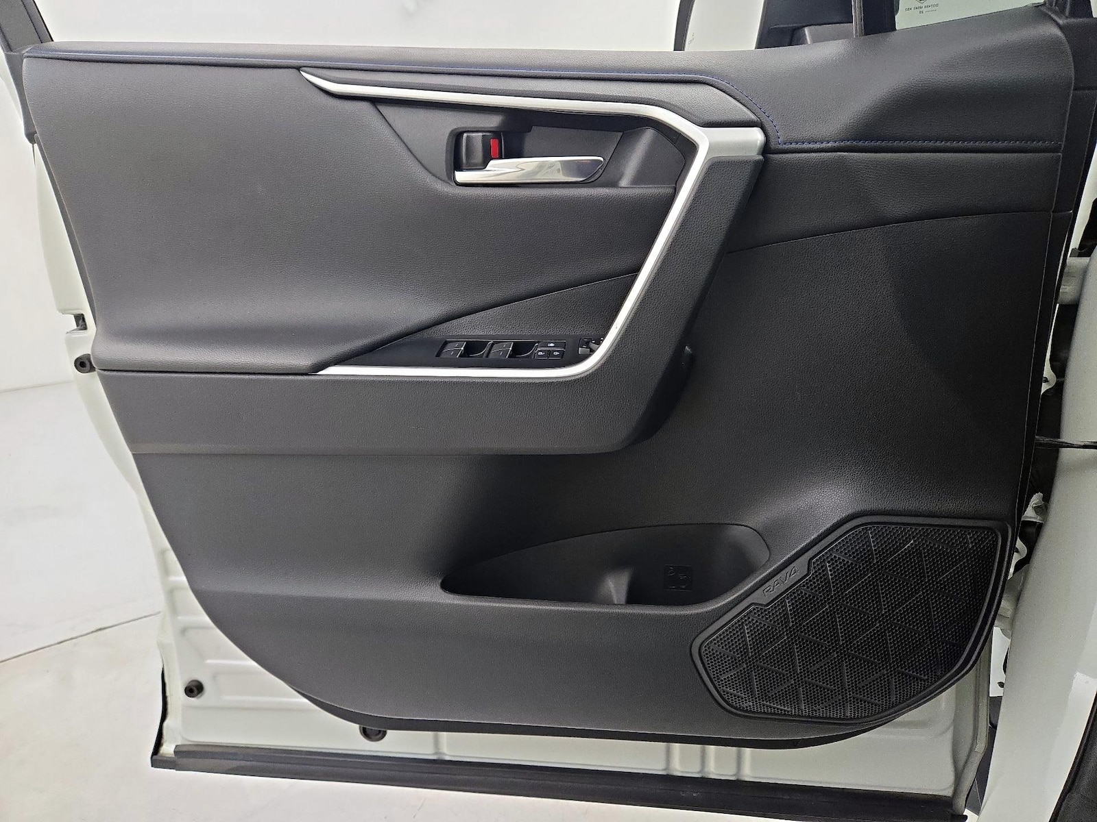 2022 Toyota RAV4 XSE - Photo 13