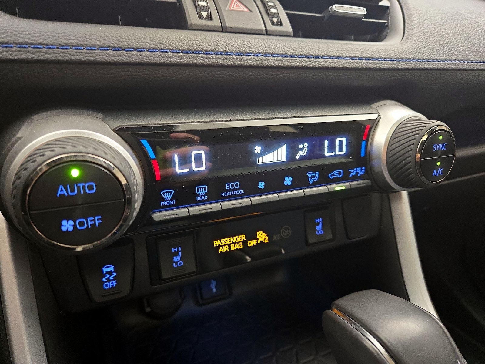 2022 Toyota RAV4 XSE - Photo 17