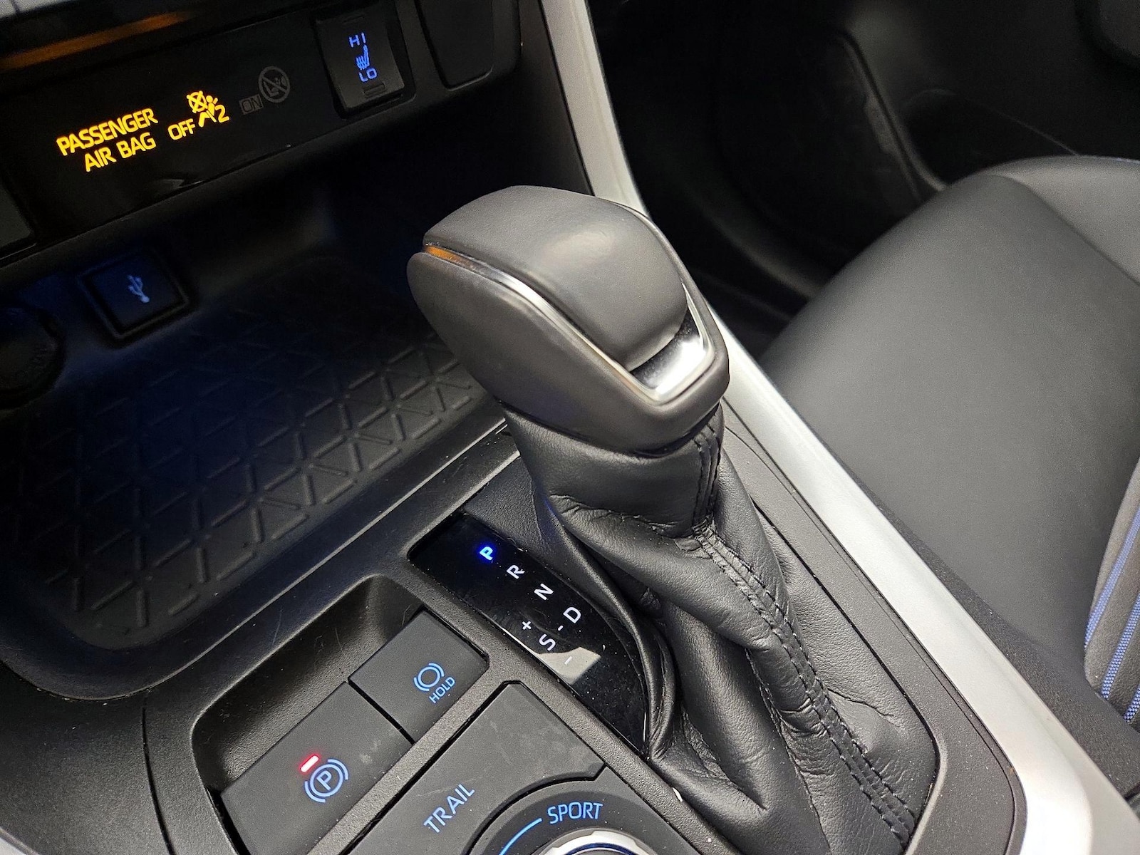 2022 Toyota RAV4 XSE - Photo 18