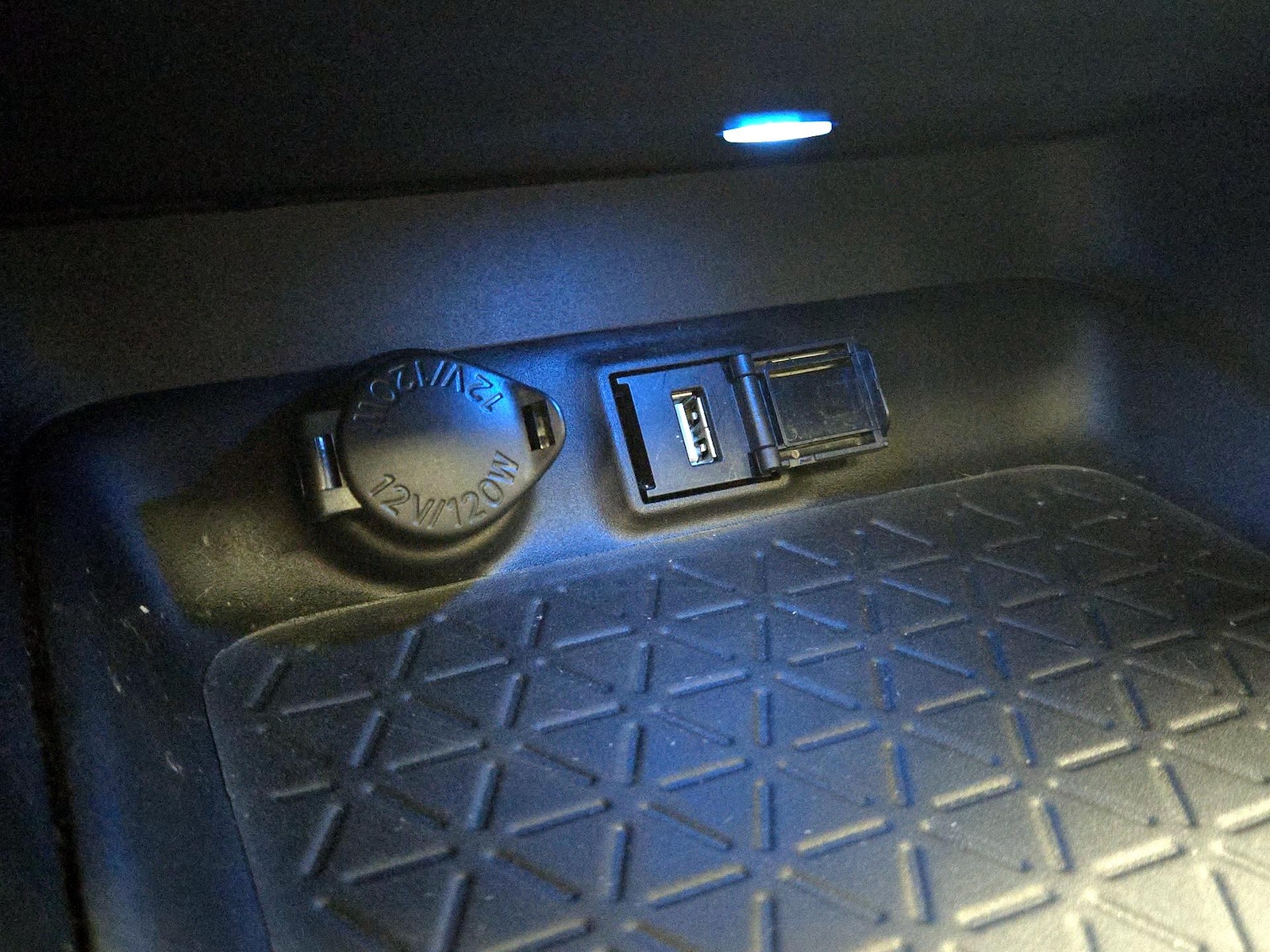 2022 Toyota RAV4 XSE - Photo 19