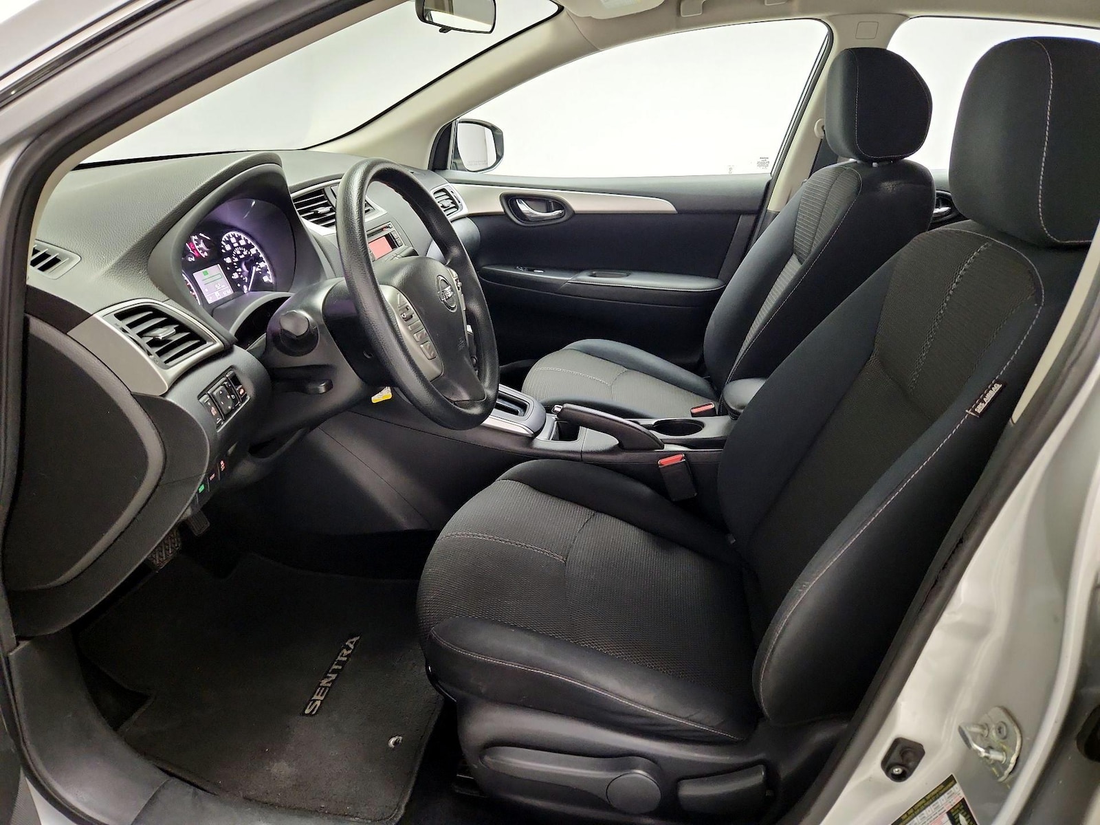 2016 Nissan Sentra S - Photo 12