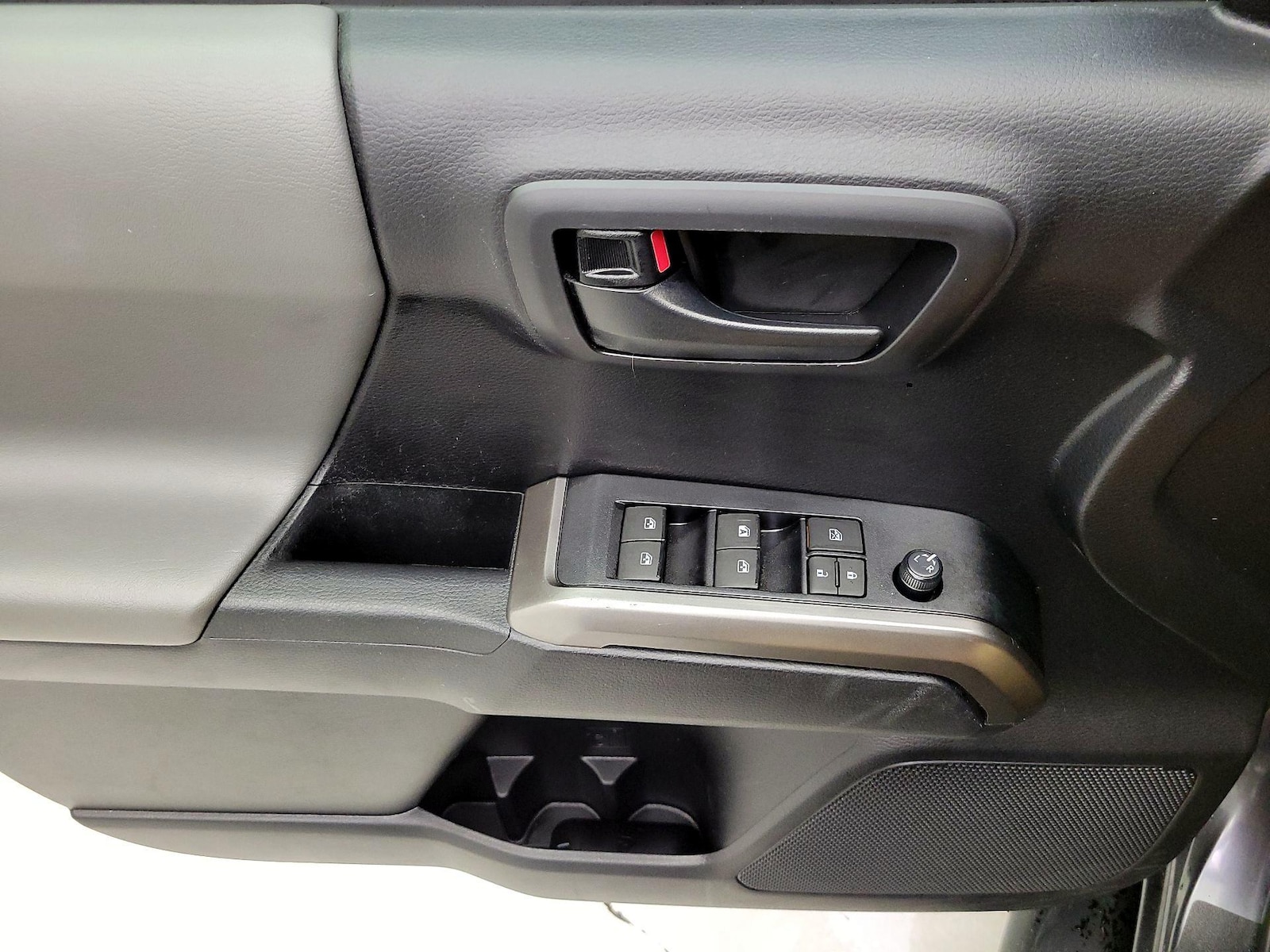 2021 Toyota Tacoma SR5 - Photo 13