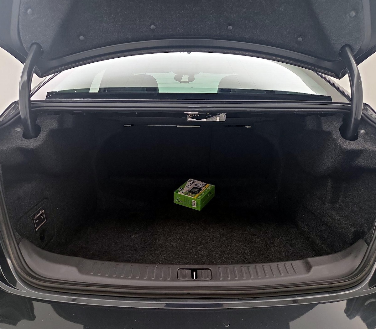 Trunk/Cargo (Seats Up)