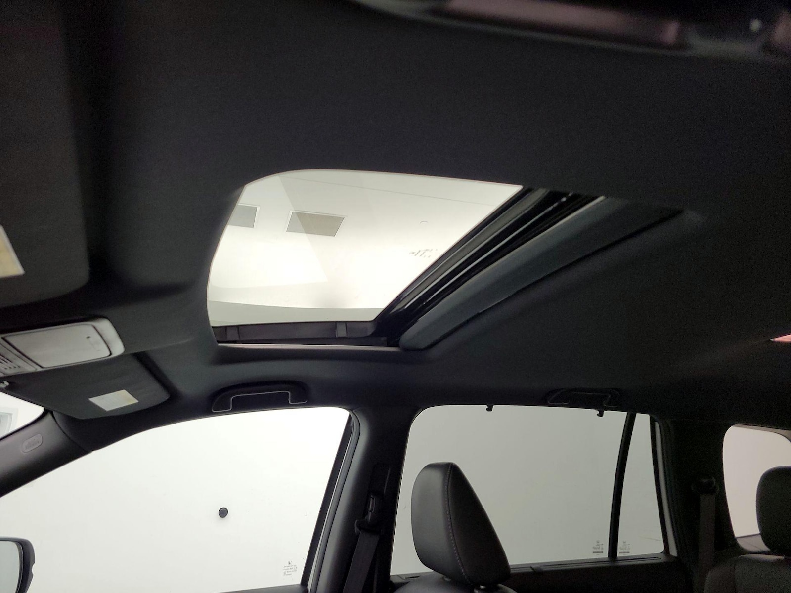 Sunroof(s) & Overhead Airbags