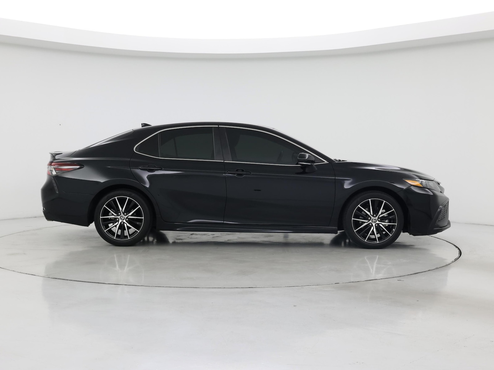 2023 Toyota Camry SE - Photo 8