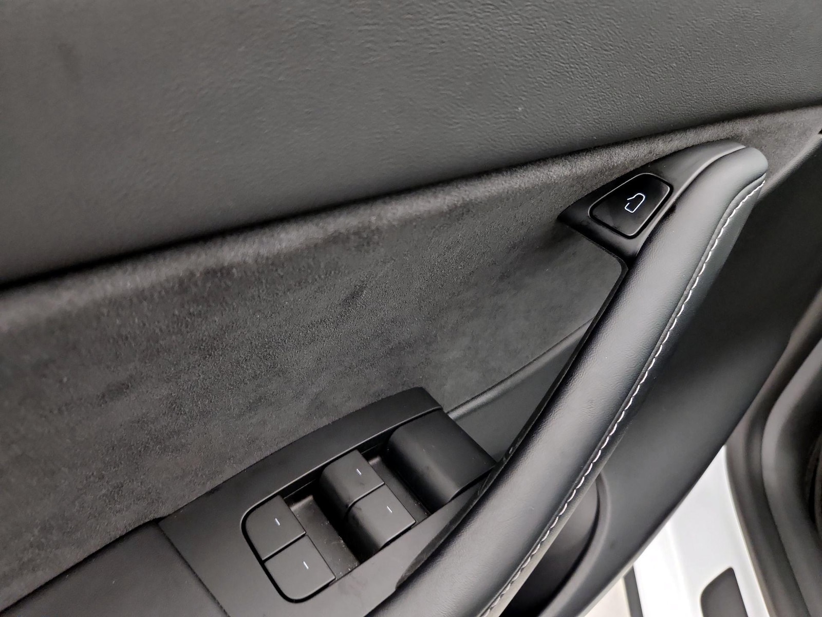 2022 Tesla Model Y Long Range - Photo 13