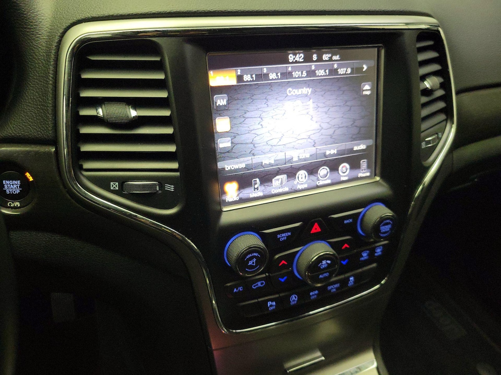2017 Jeep Grand Cherokee Altitude - Photo 17