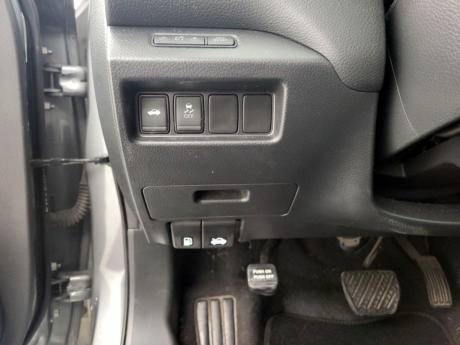 2018 Nissan Altima SR - Photo 14