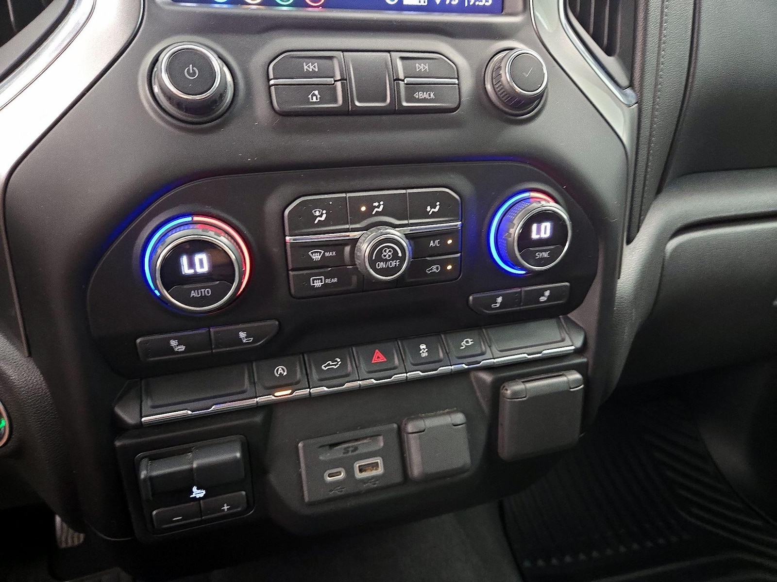 2020 Chevrolet Silverado 1500 LT - Photo 17
