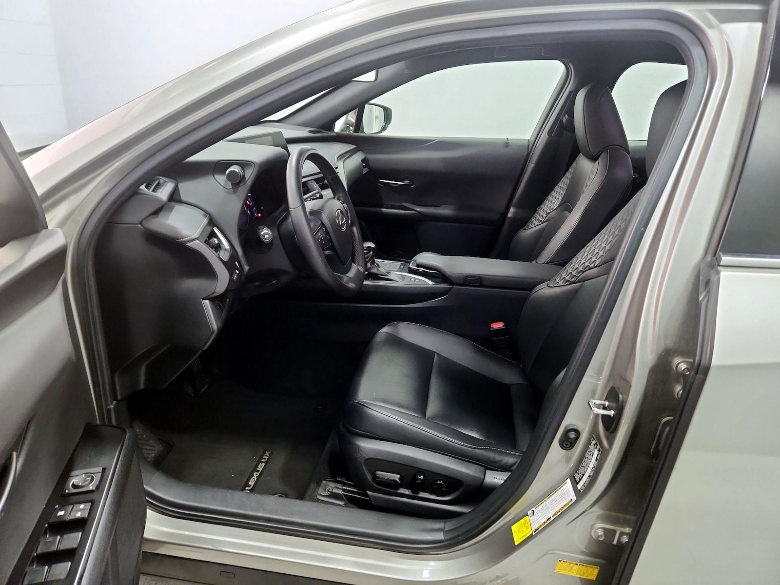 2021 Lexus UX Hybrid 250h - Photo 12