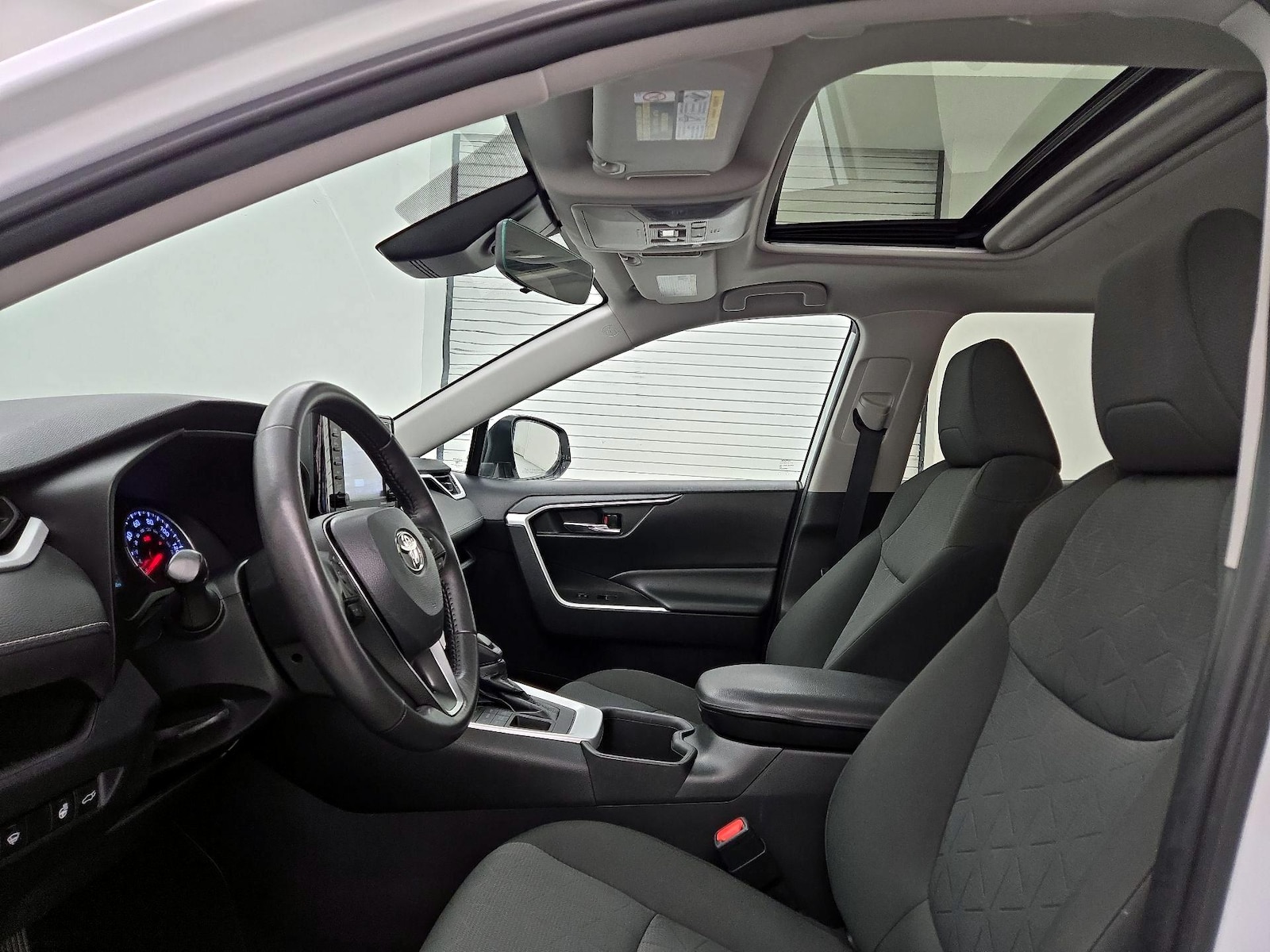 Sunroof(s) & Overhead Airbags