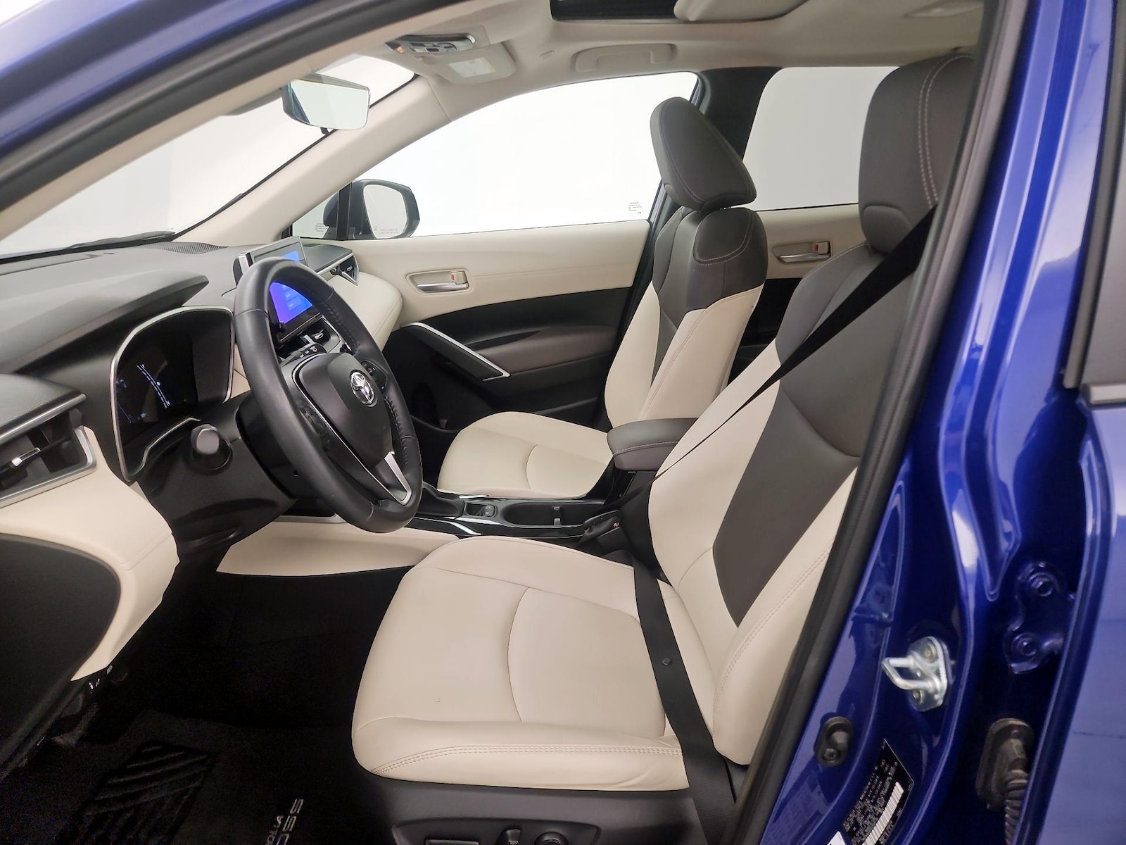 2024 Toyota Corolla Cross XLE - Photo 12