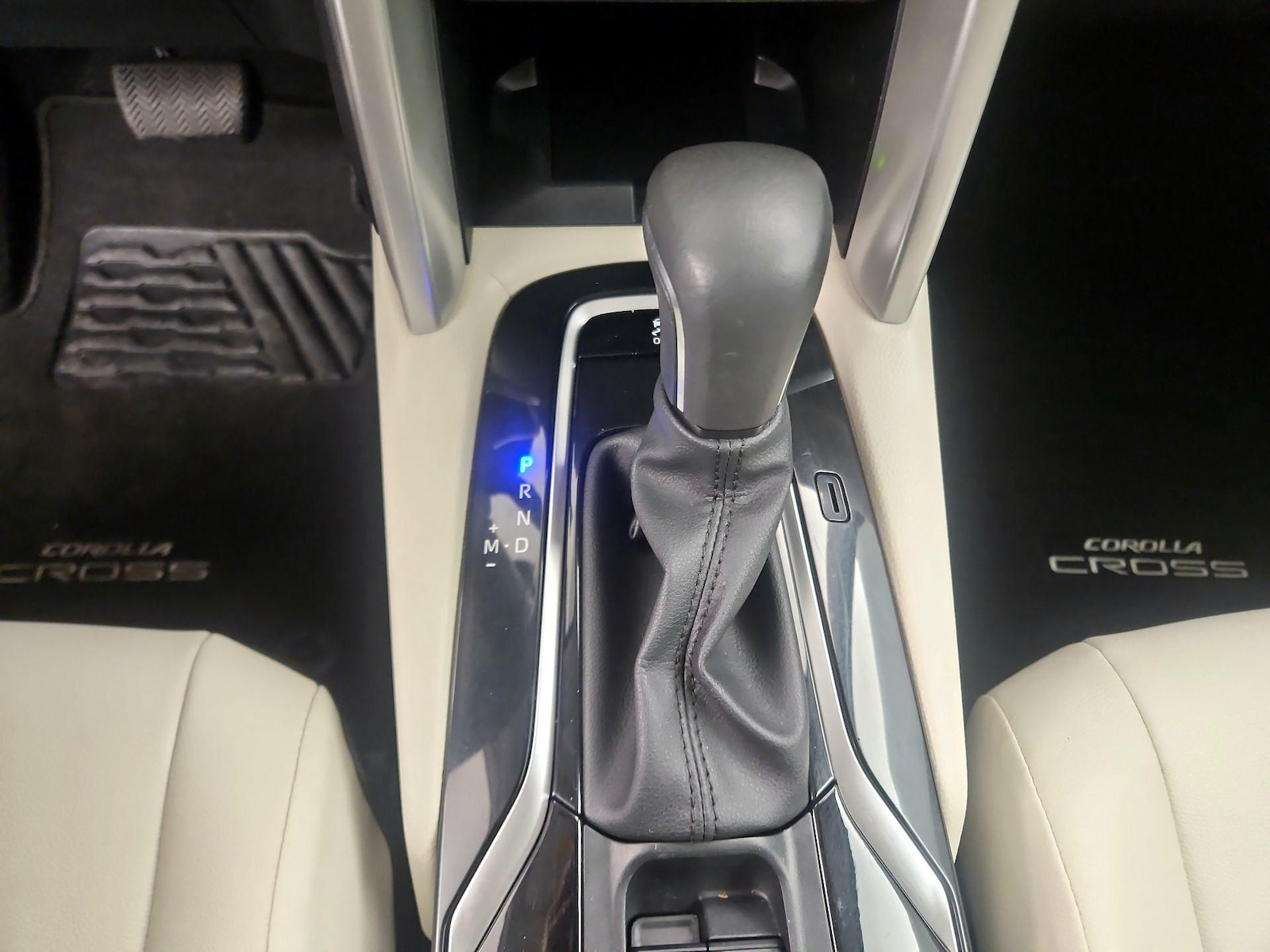 2024 Toyota Corolla Cross XLE - Photo 19