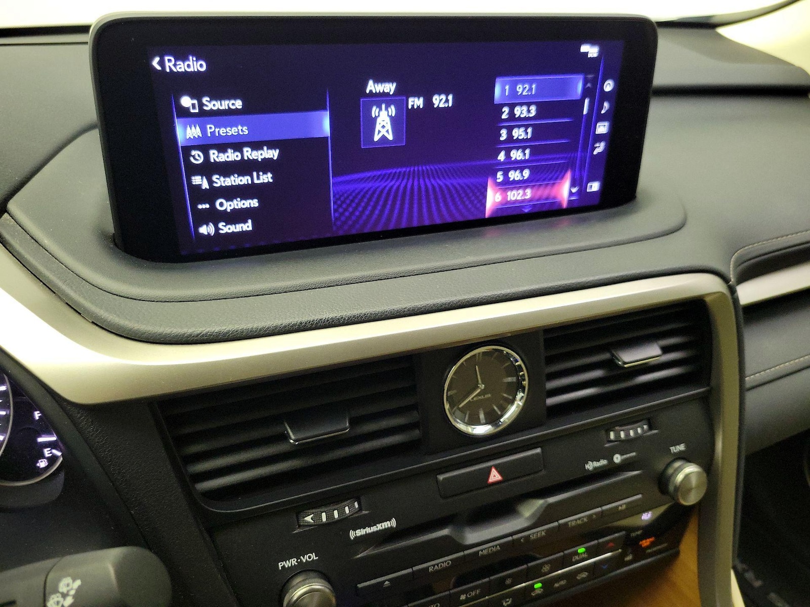 2022 Lexus RX 350 - Photo 17