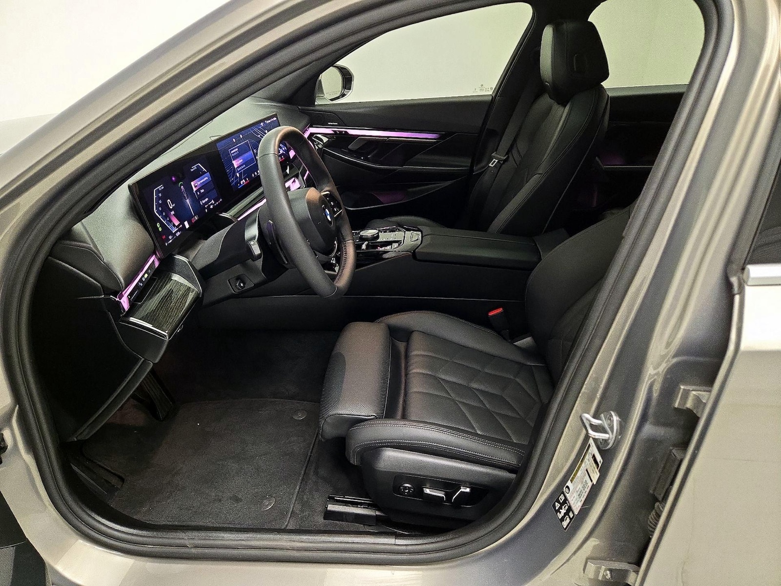 2025 BMW 5 Series 540i - Photo 12