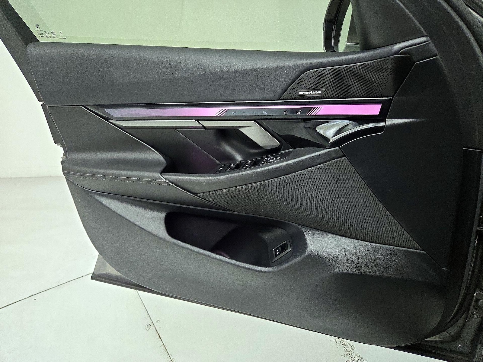 2025 BMW 5 Series 540i - Photo 13