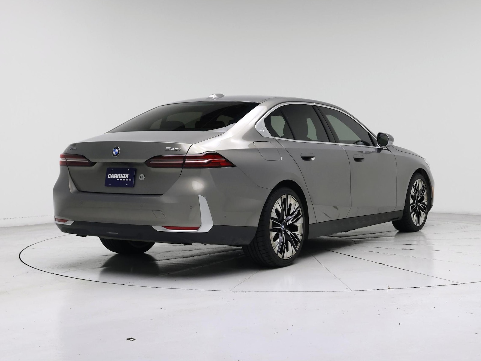 2025 BMW 5 Series 540i - Photo 9