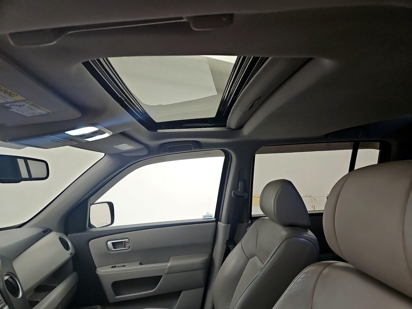 Sunroof(s) & Overhead Airbags