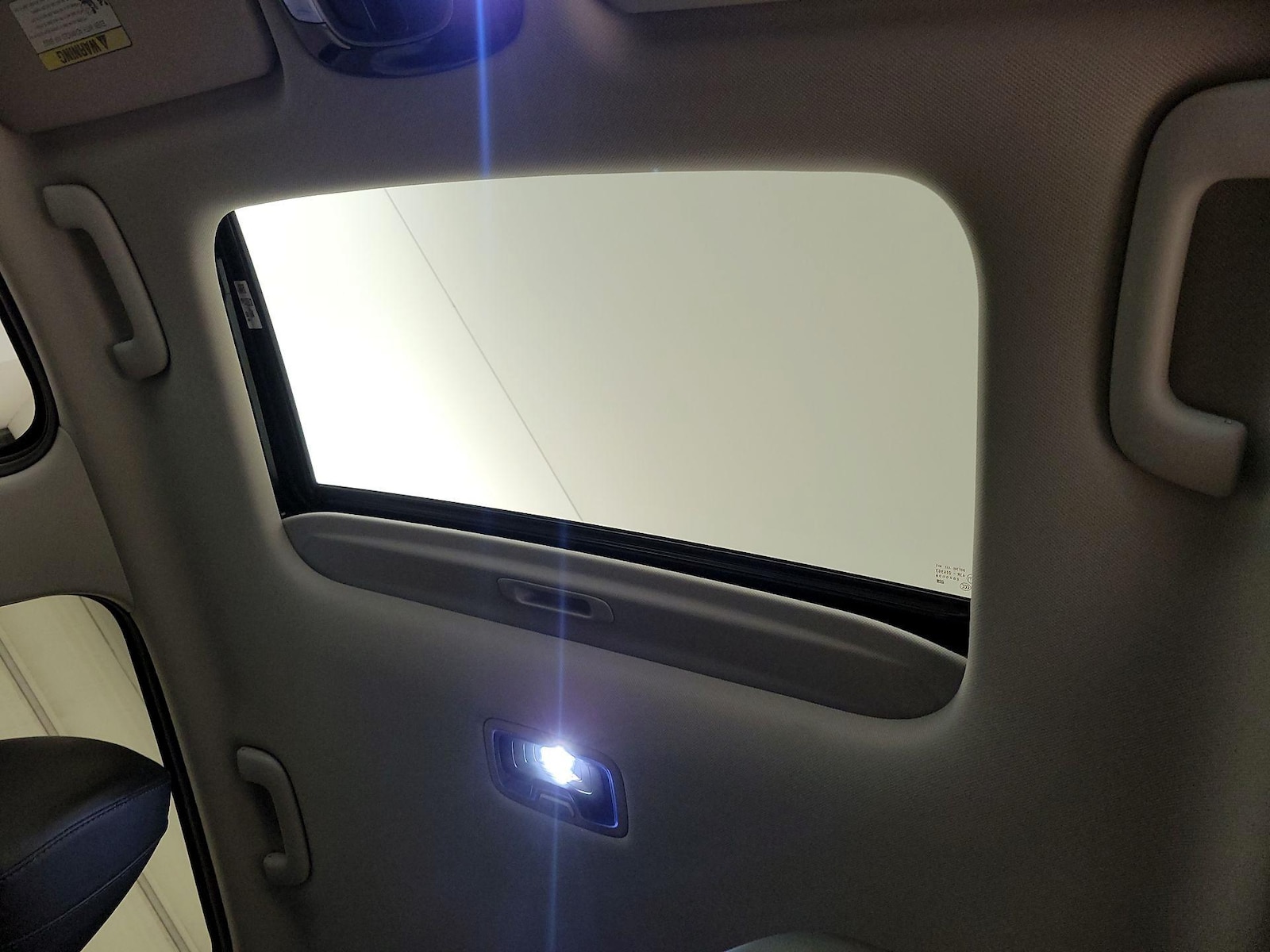 Sunroof(s) & Overhead Airbags