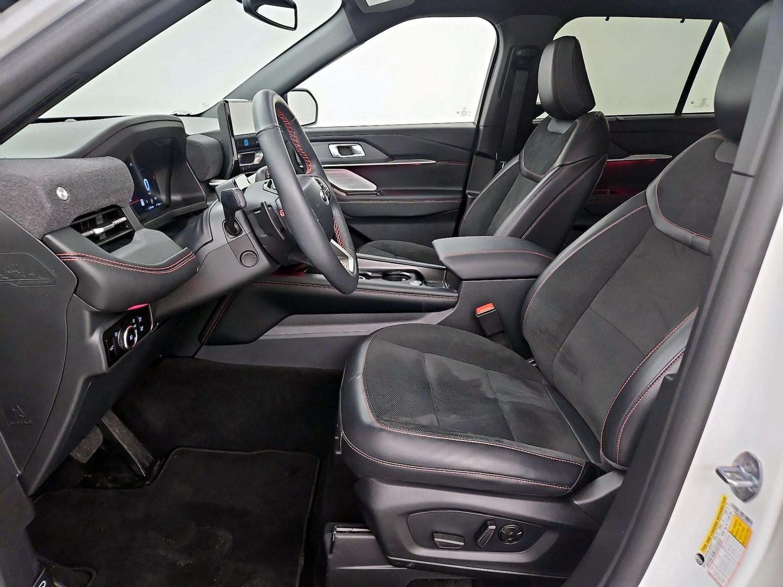 2025 Ford Explorer ST - Photo 12