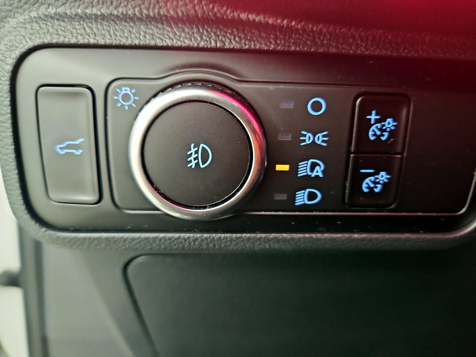 2025 Ford Explorer ST - Photo 14