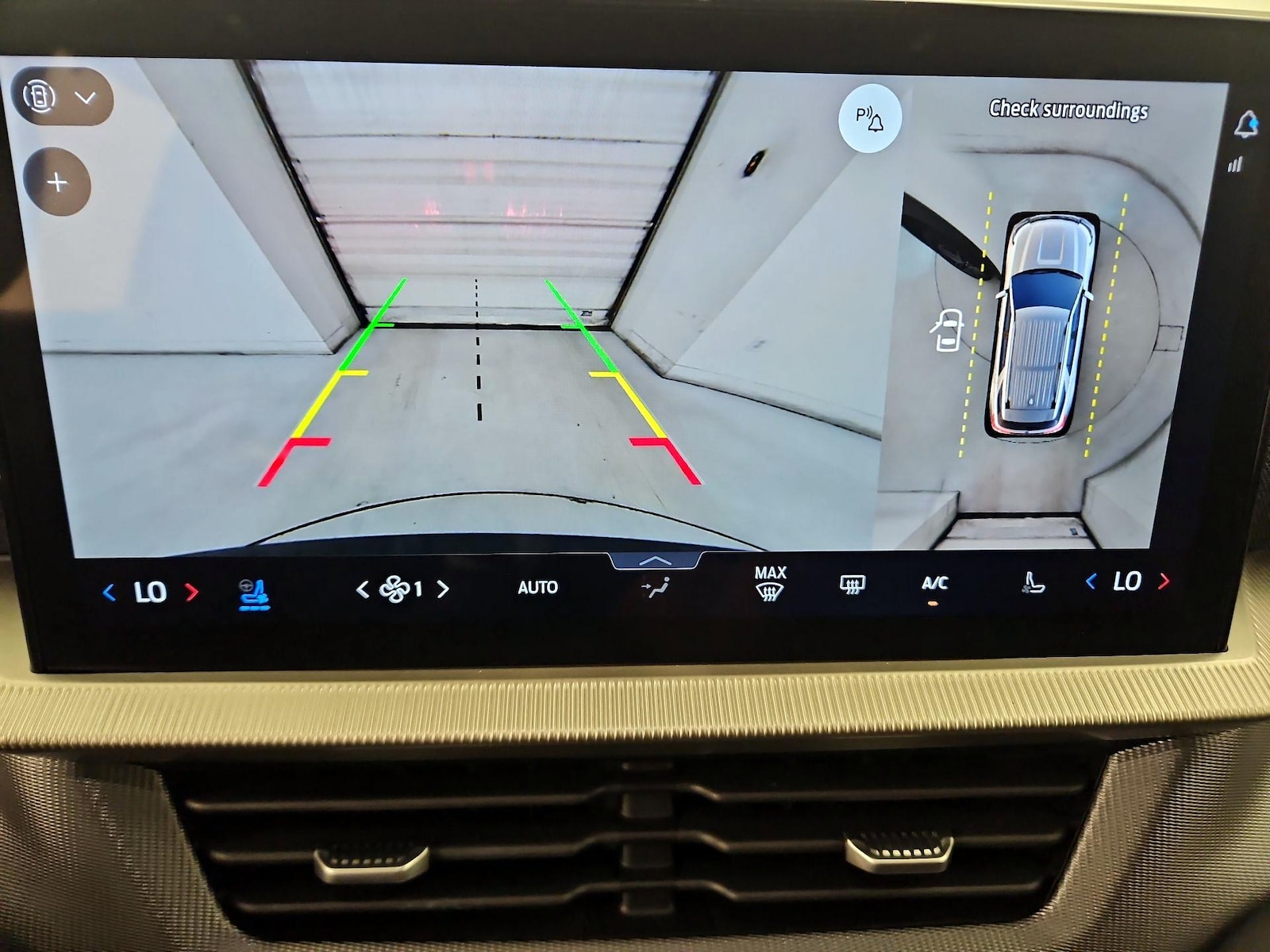 2025 Ford Explorer ST - Photo 16