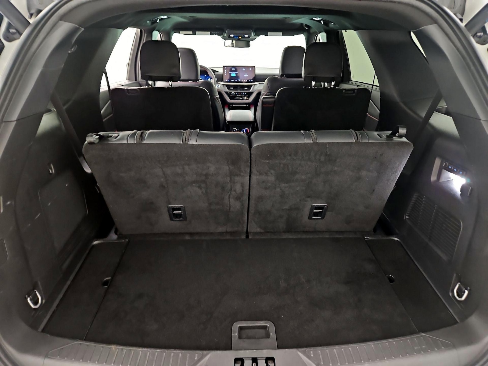 2025 Ford Explorer ST - Photo 24