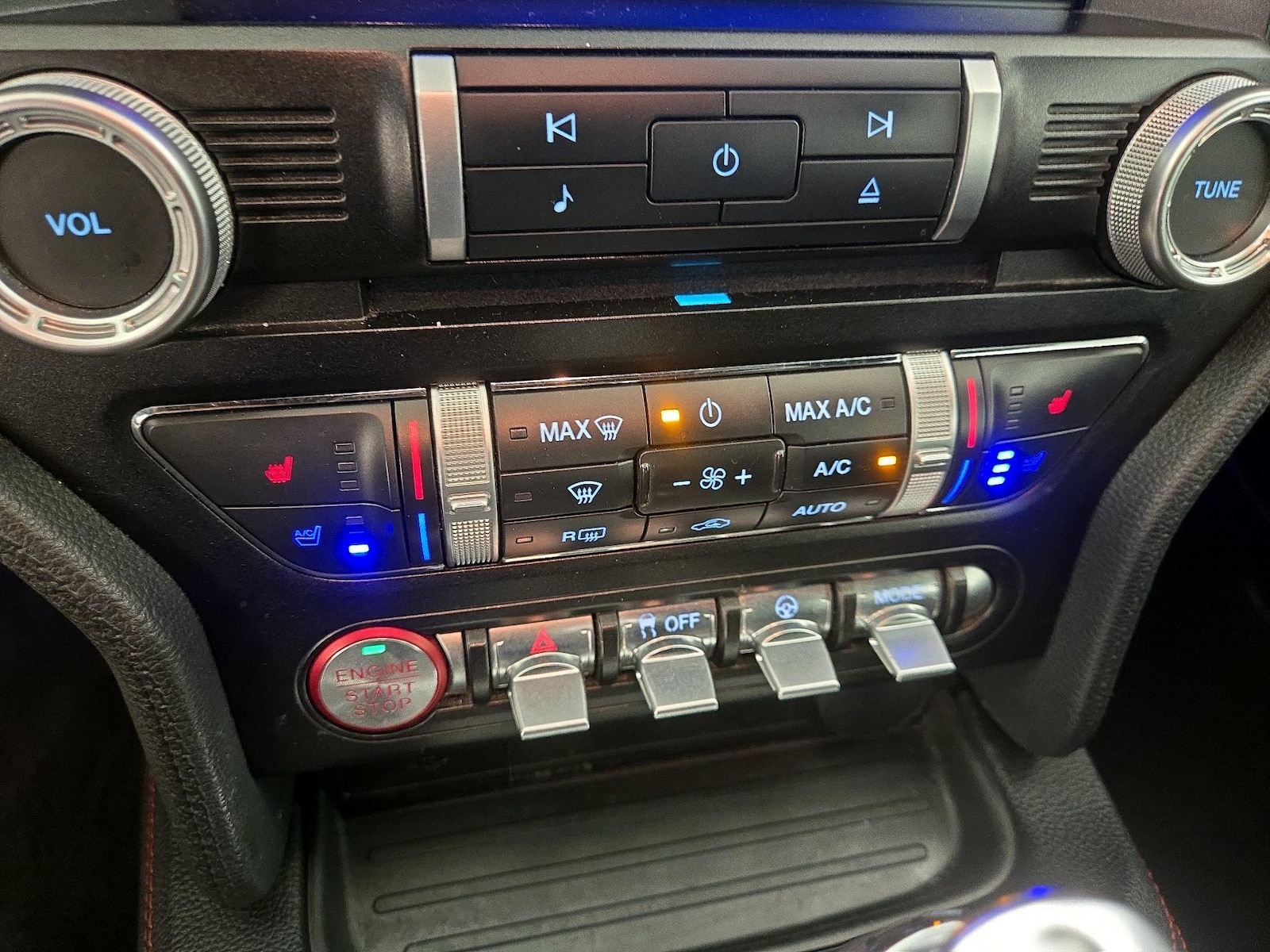 2020 Ford Mustang GT Premium - Photo 18