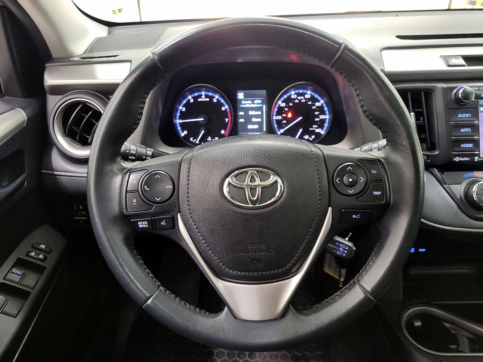 2017 Toyota RAV4 XLE - Photo 11