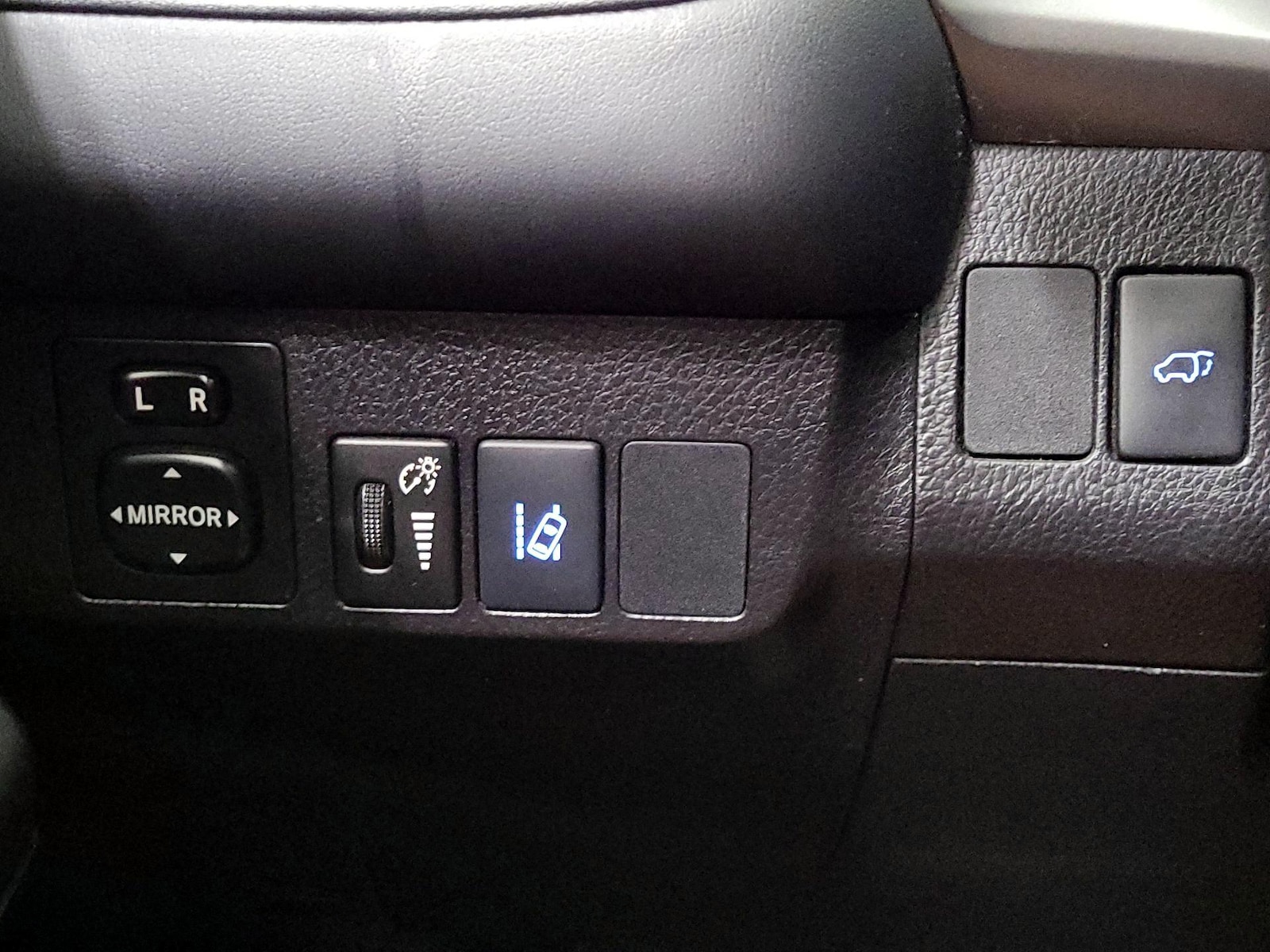 2017 Toyota RAV4 XLE - Photo 14
