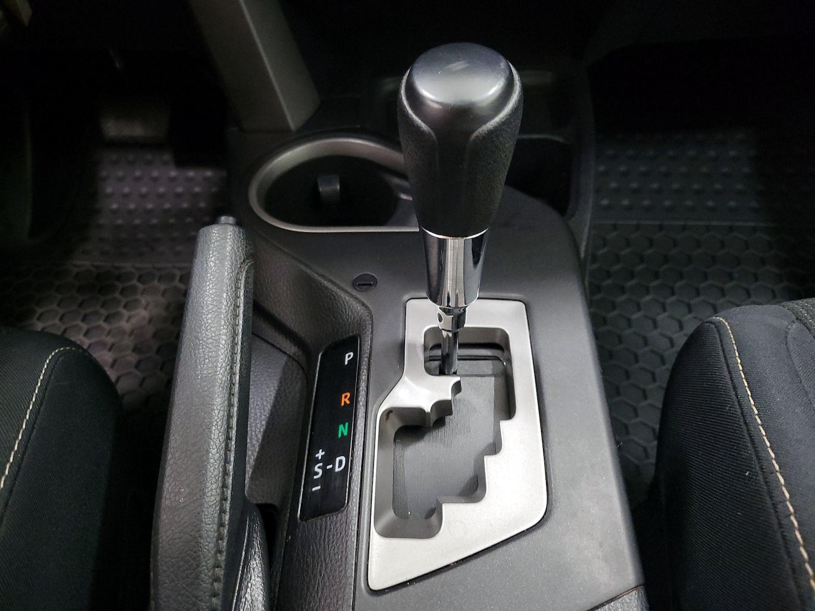 2017 Toyota RAV4 XLE - Photo 18