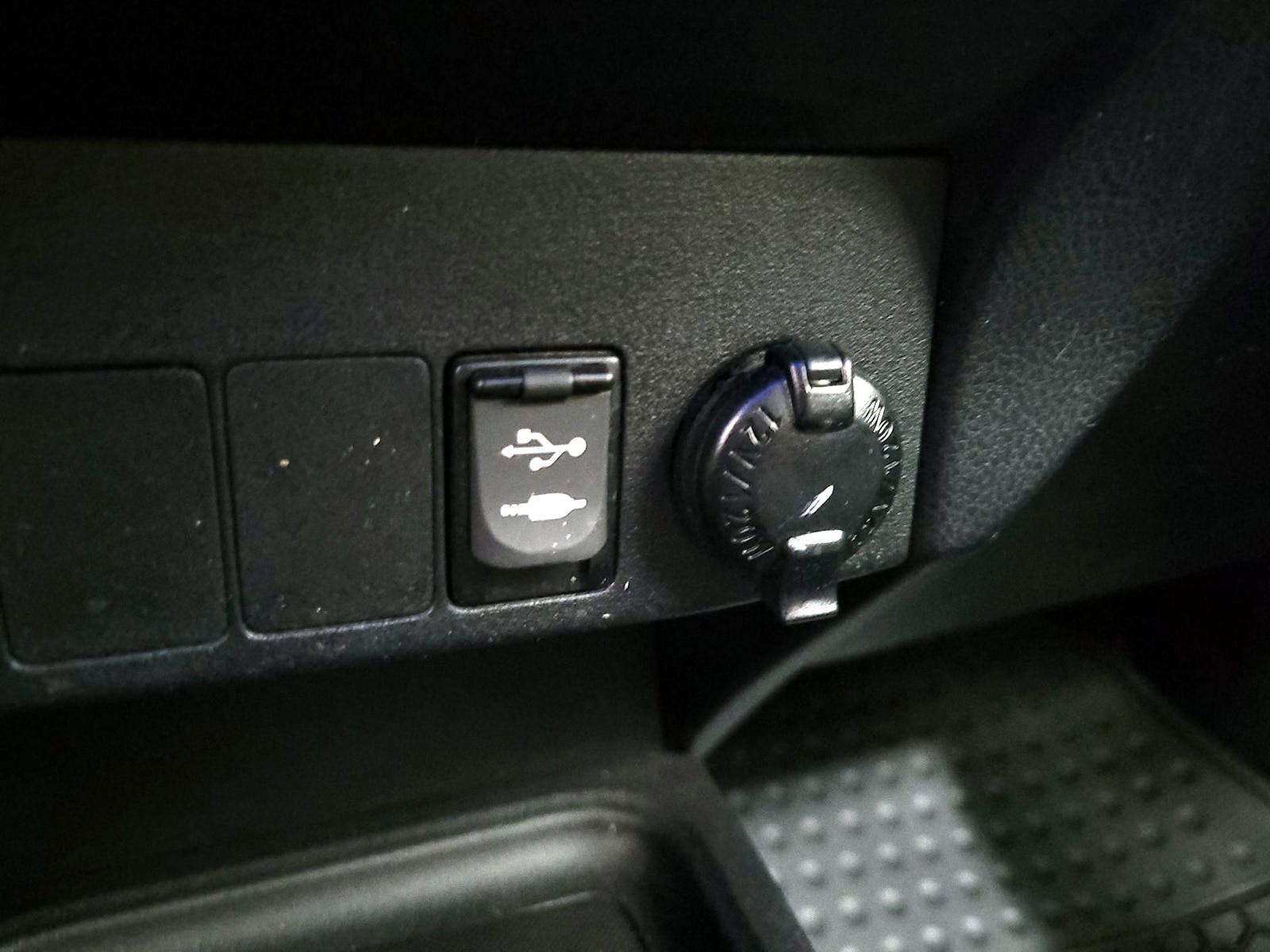 2017 Toyota RAV4 XLE - Photo 19