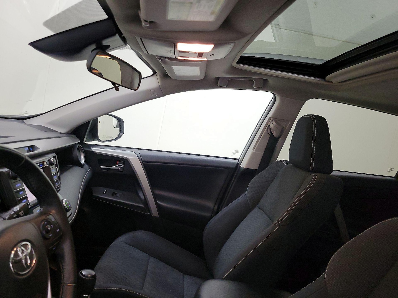 2017 Toyota RAV4 XLE - Photo 20