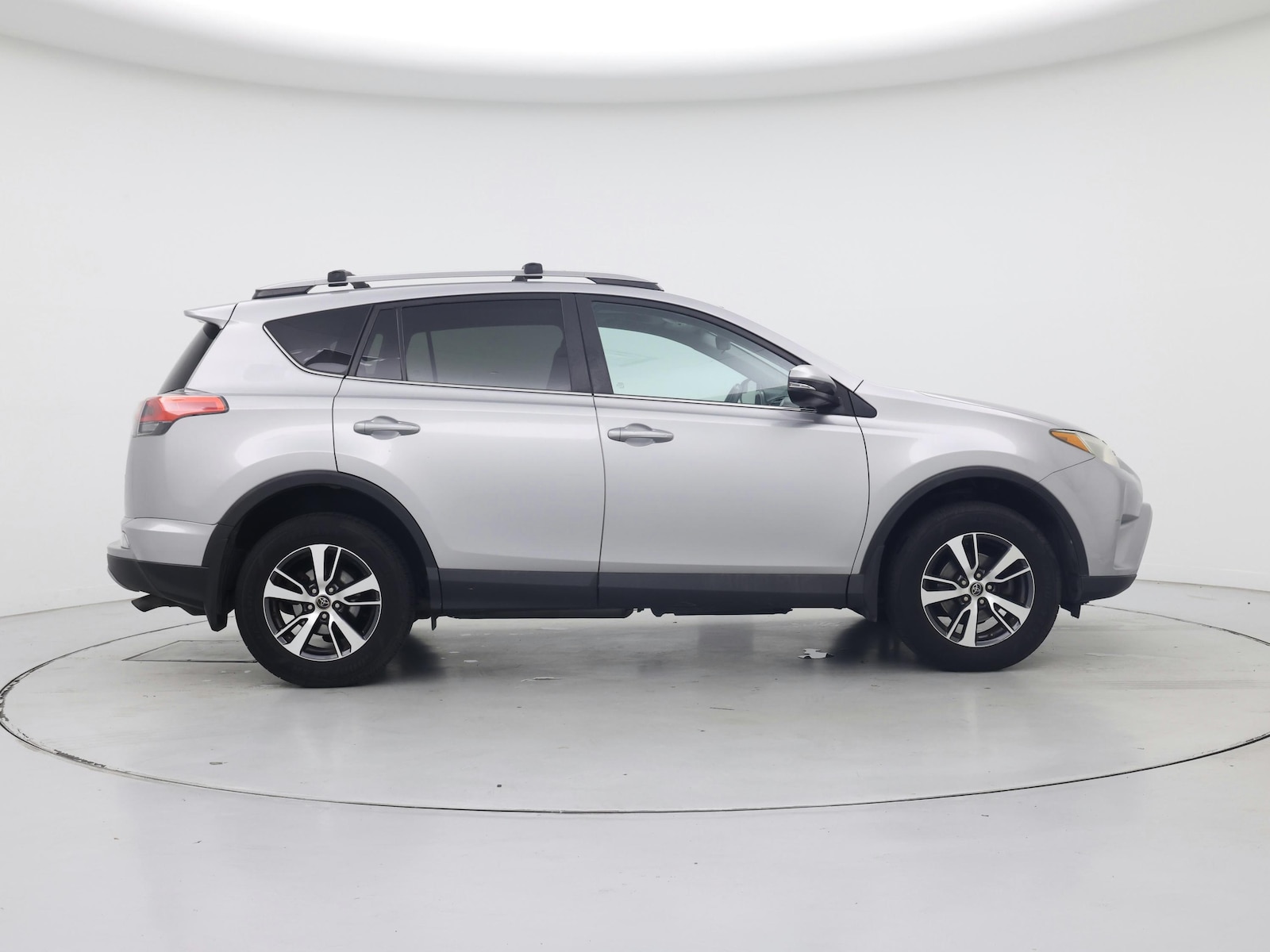 2017 Toyota RAV4 XLE - Photo 8