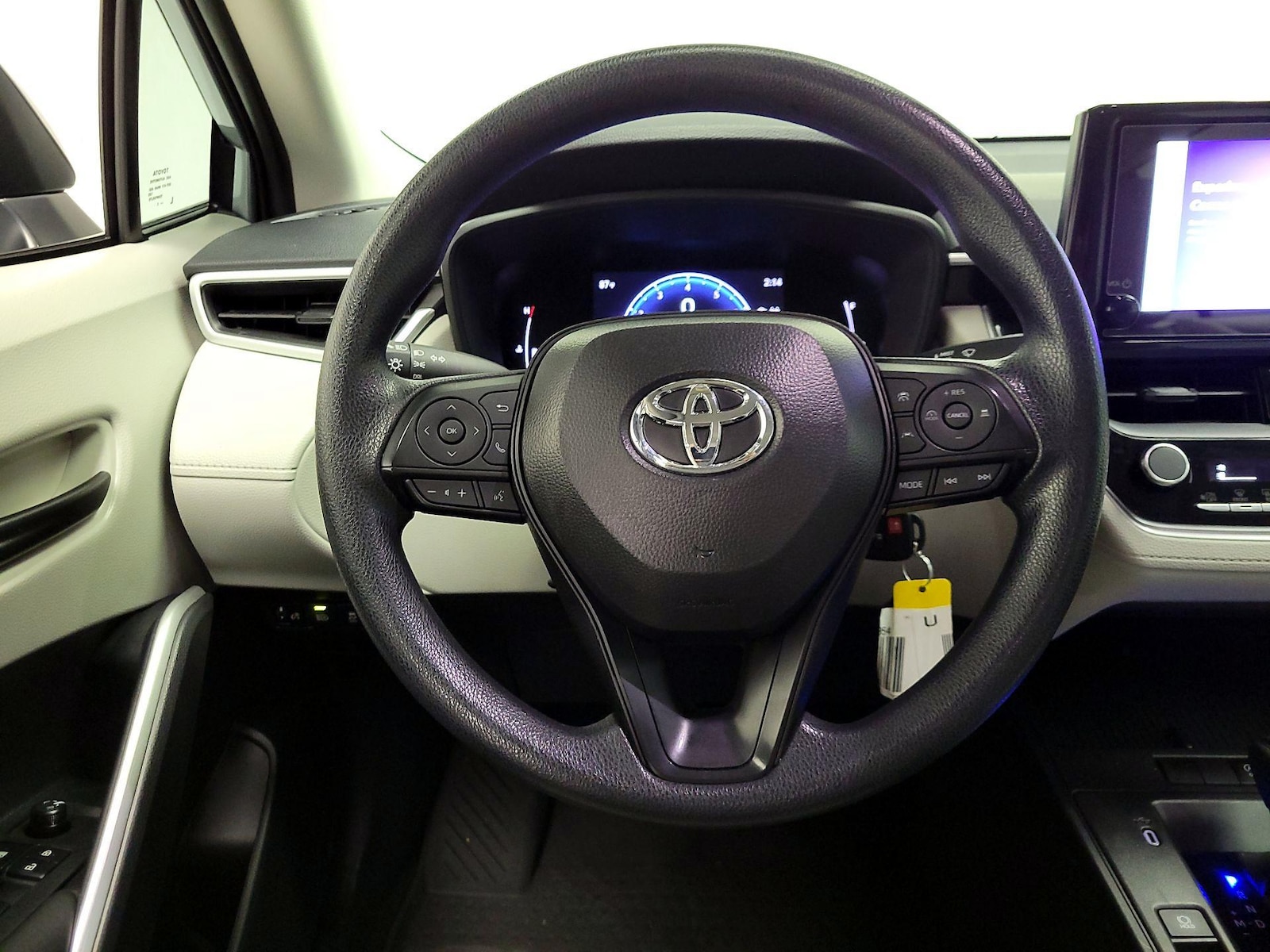 2026 Toyota Corolla Cross L - Photo 11