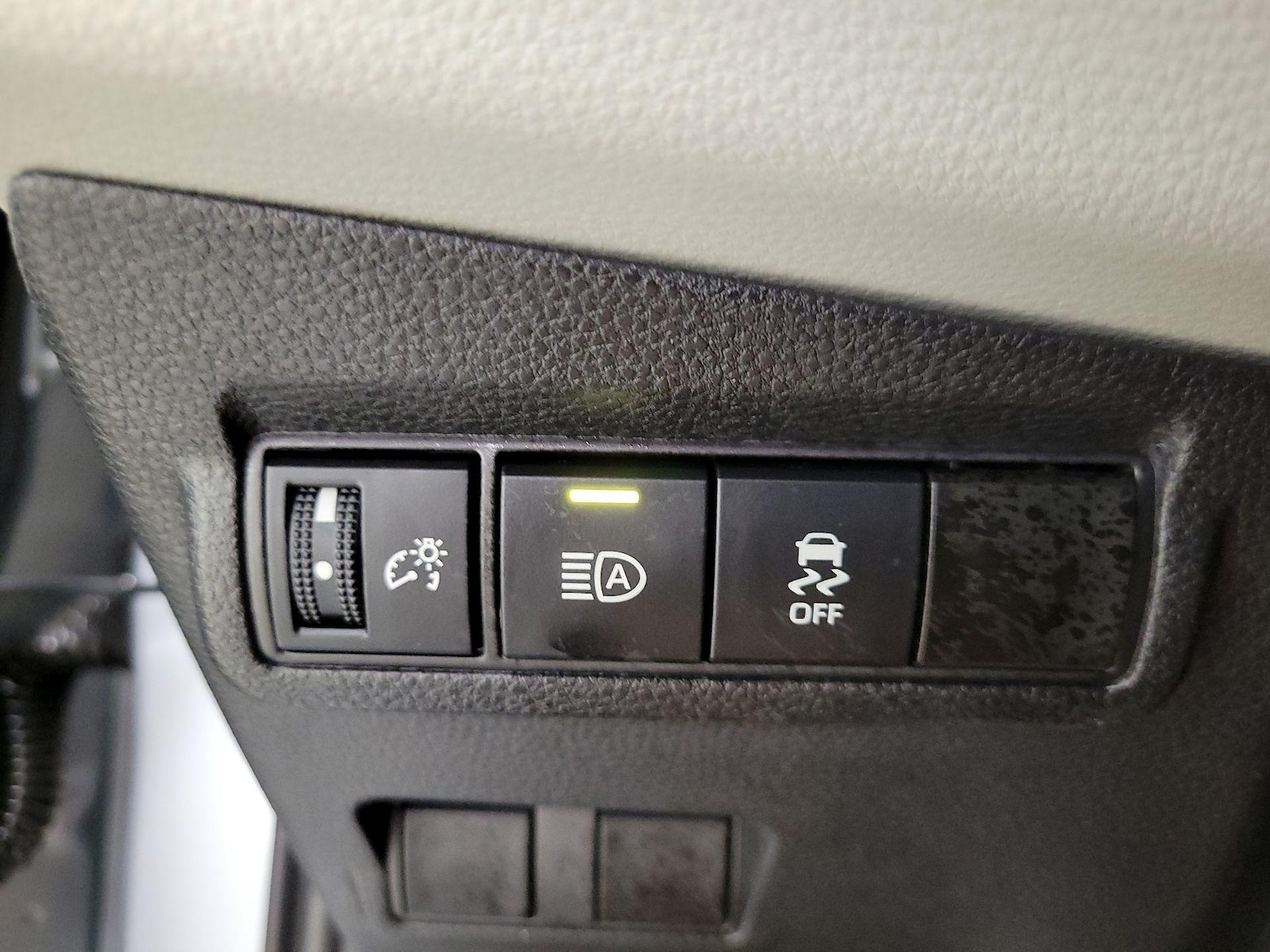 2026 Toyota Corolla Cross L - Photo 14